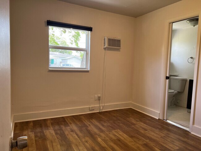 Building Photo - Hollywood Multifamily