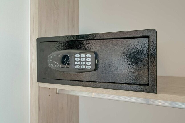 Building Photo - 225 N Miami Ave