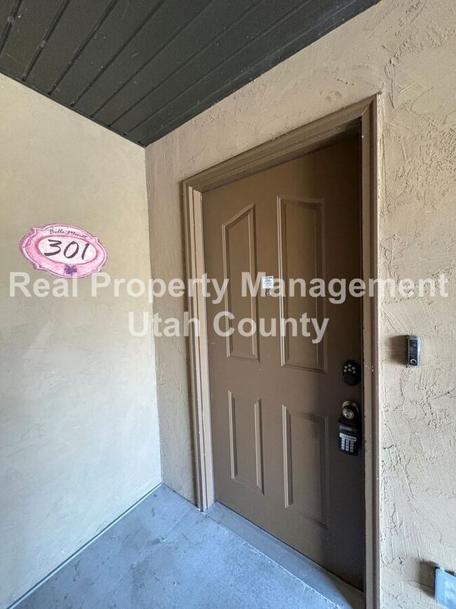 Building Photo - 581 S 2220 W