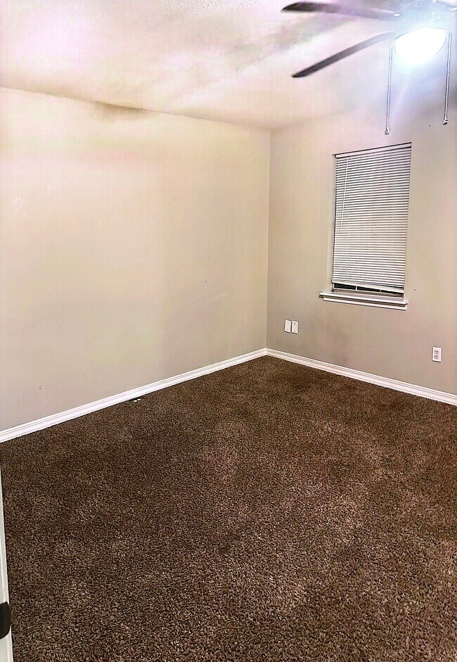 Building Photo - 9610 Balsa Dr