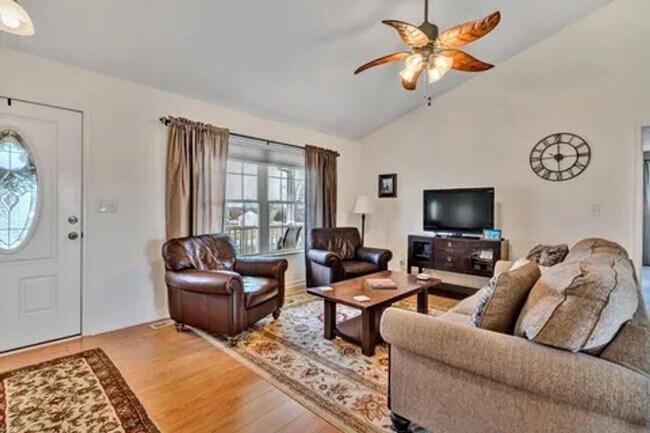 Building Photo - 3 Bedroom || 3 Bathroom Home in Moneta