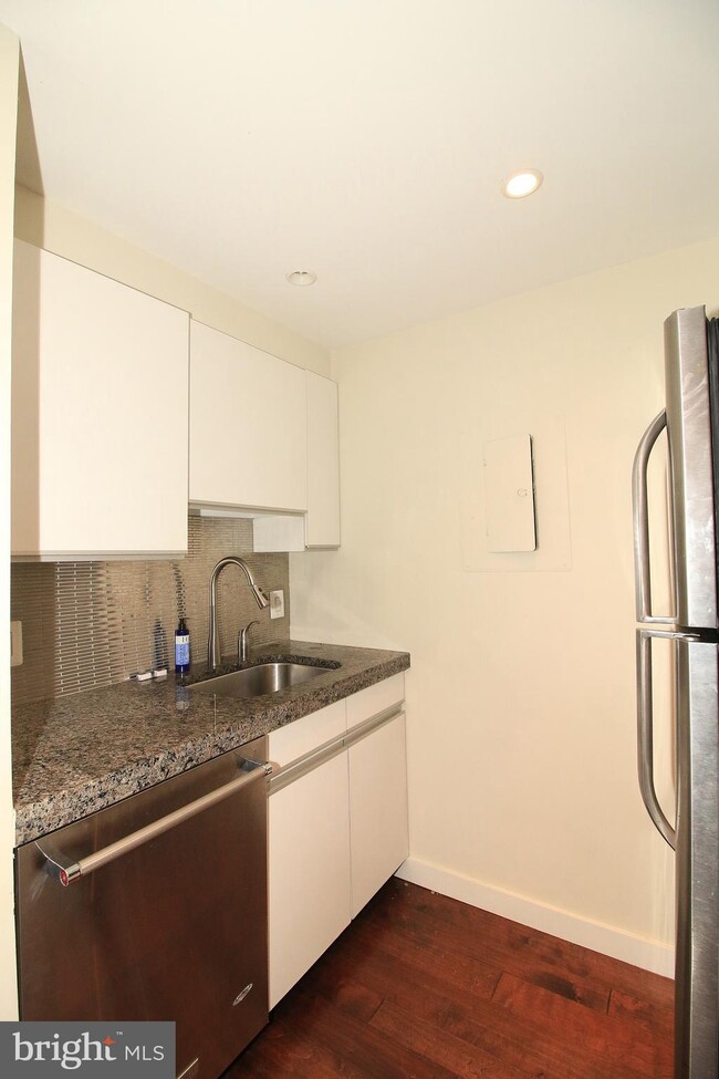 Building Photo - 1140 23rd Street NW Unit 105