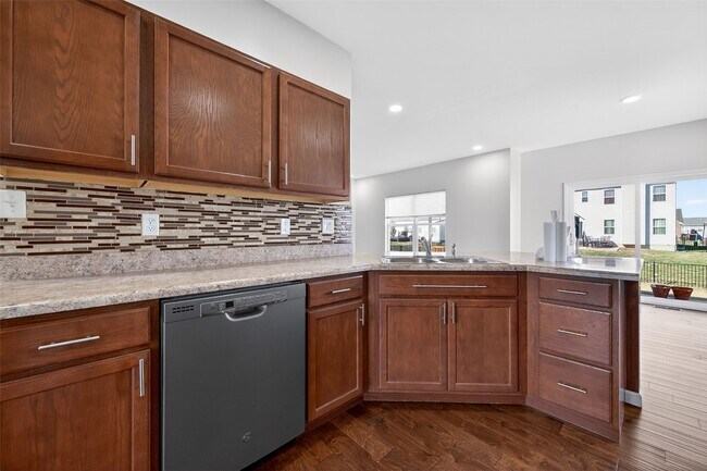 Building Photo - 3501 Charlestowne Crossing Dr