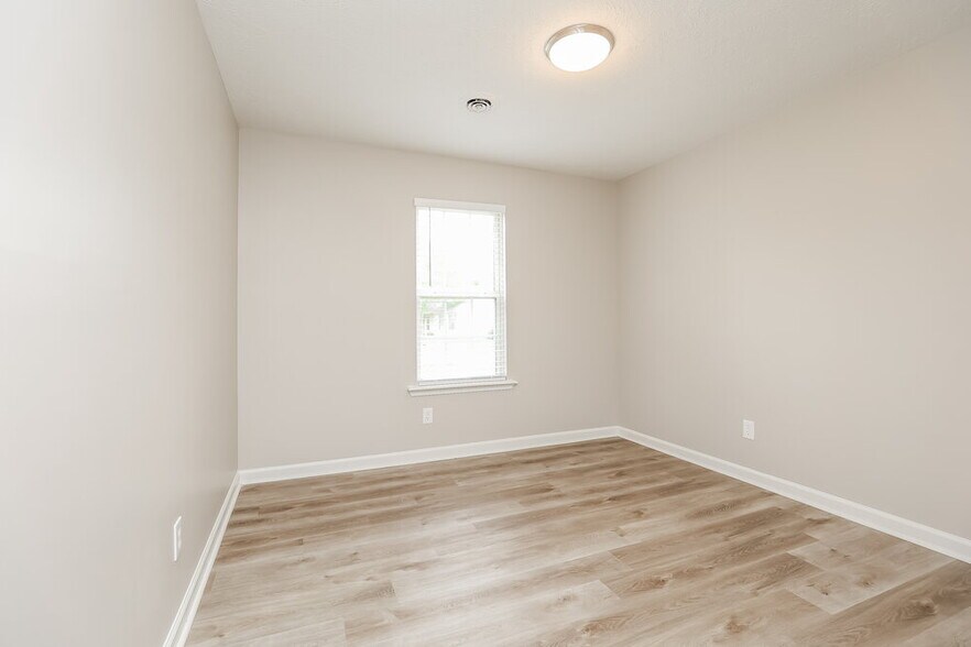 Building Photo - 1912 Guildford Dr