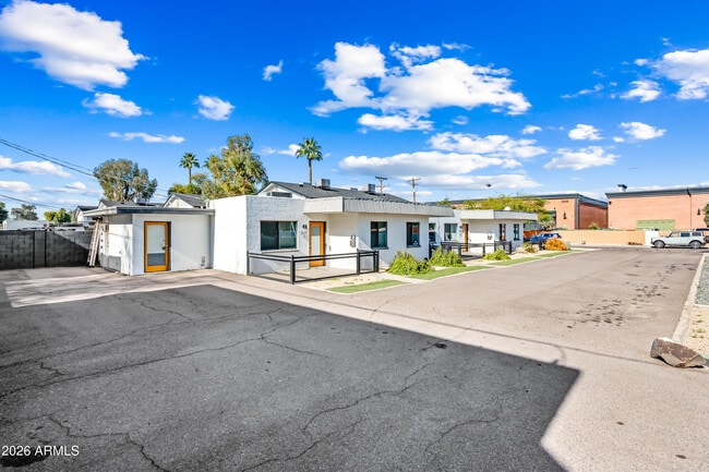 Building Photo - 3131 E Fairmount Ave