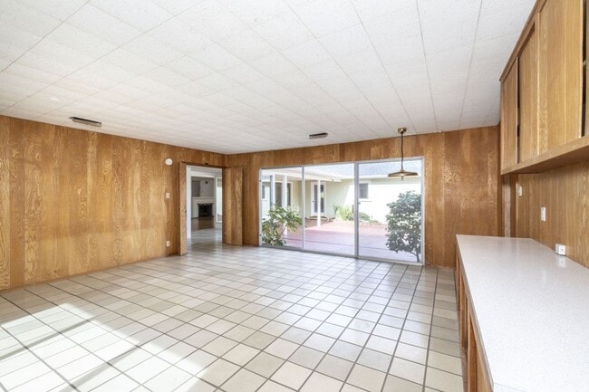 Building Photo - Spacious 3 Bed, 3 Bath Home in Excellent Location- Short Term Lease