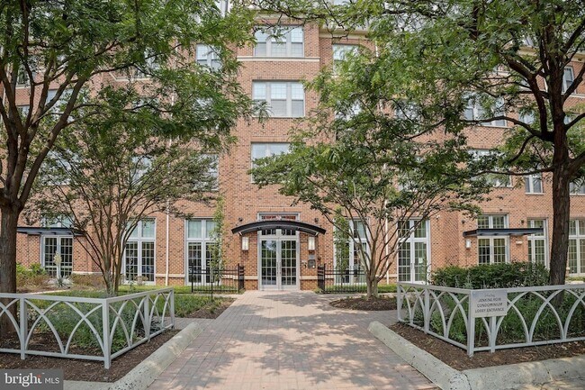 Building Photo - 1391 Pennsylvania Ave. SE