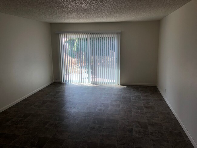 Building Photo - Total Remodel! Two Bedroom Duplex in North...