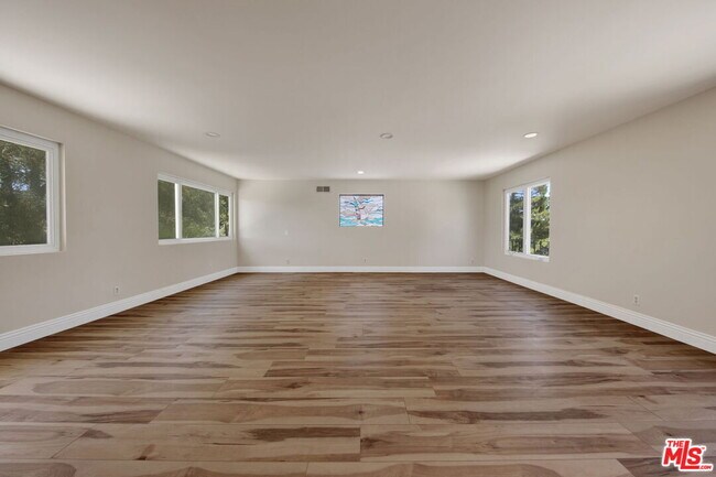 Building Photo - 16608 Park Ln Cir