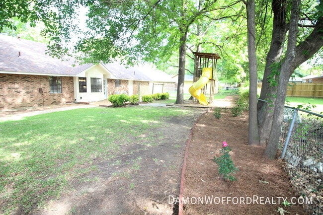 Building Photo - 308 Longmeadow Ct N