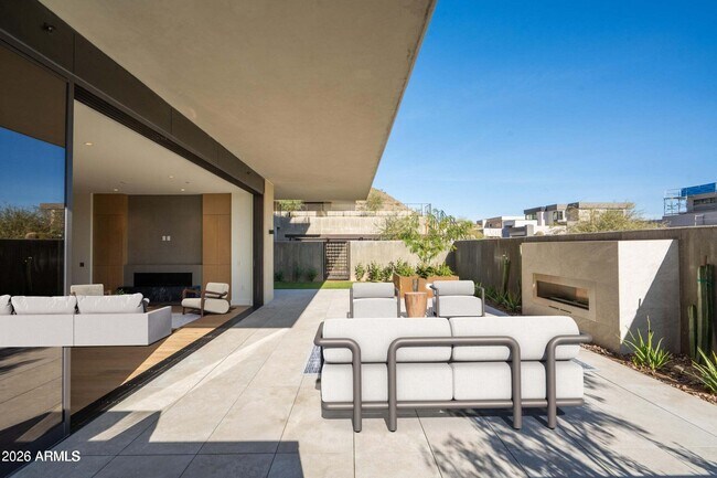 Building Photo - 4849 N Camelback Rdg Dr