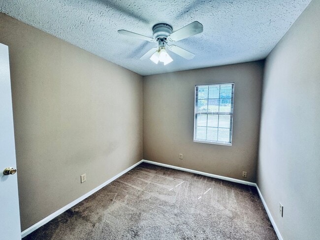 Building Photo - 30 Beacon Ct