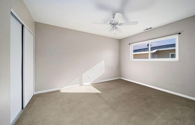 Building Photo - 6638 Lilac Ave