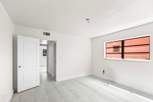 Building Photo - 1882 SW 17th Ave