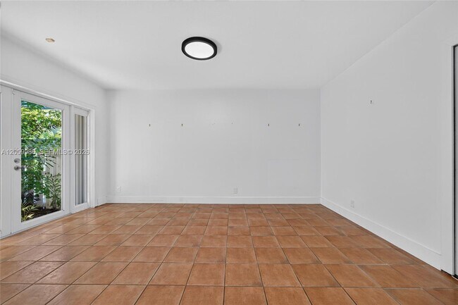 Building Photo - 12935 SW 81st Ave