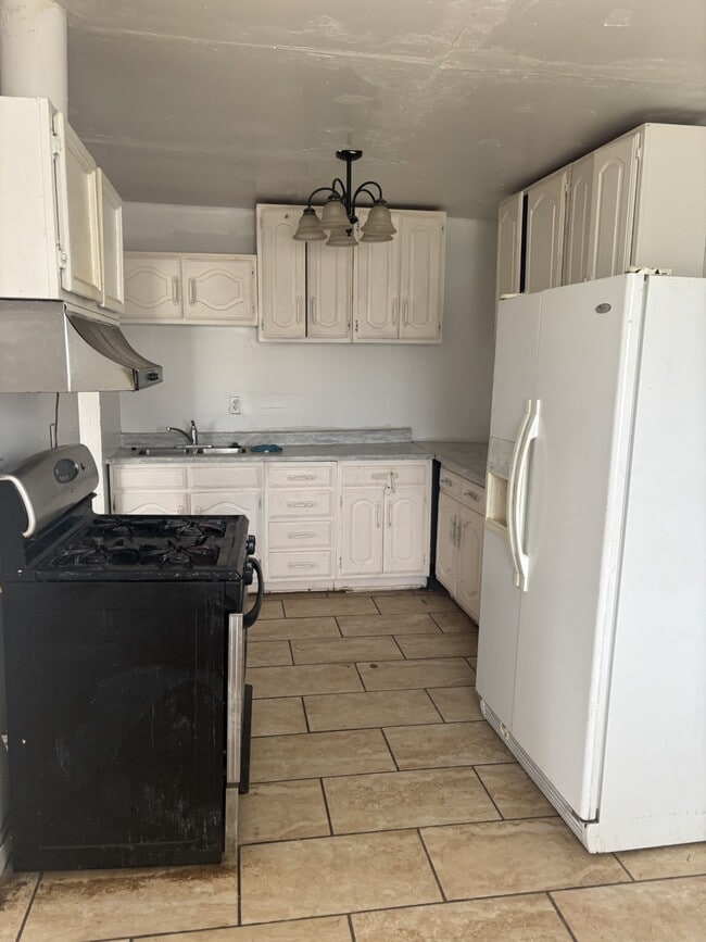 Building Photo - 604 Cortez Dr
