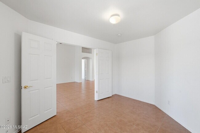 Building Photo - 8435 E Bowline Rd