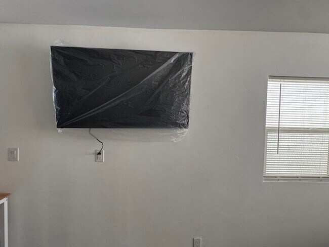 Building Photo - Parially Furnished 2BR 1BA Remodeled-Fenced Yard + RV/Coach cement Parking
