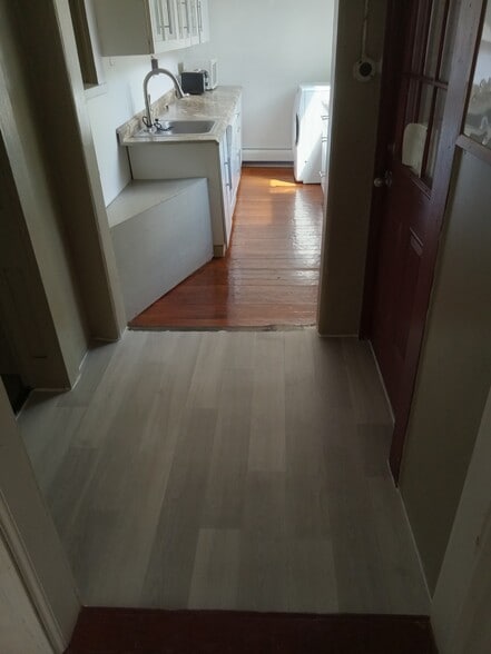 Apt 3 - kitchen entrance - 523 E State St