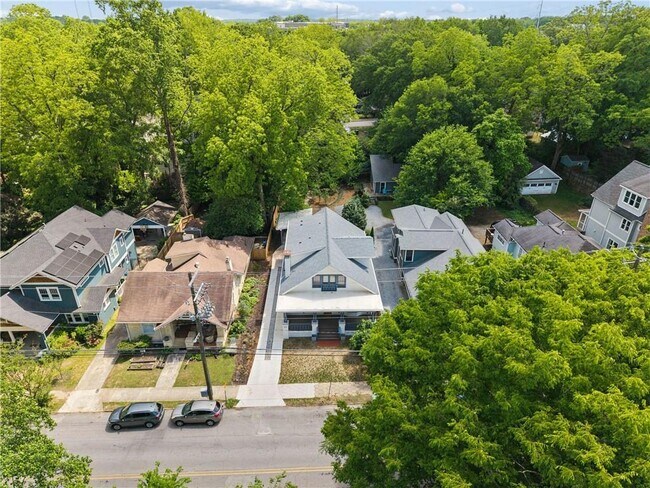 Building Photo - 1511 McLendon Ave NE
