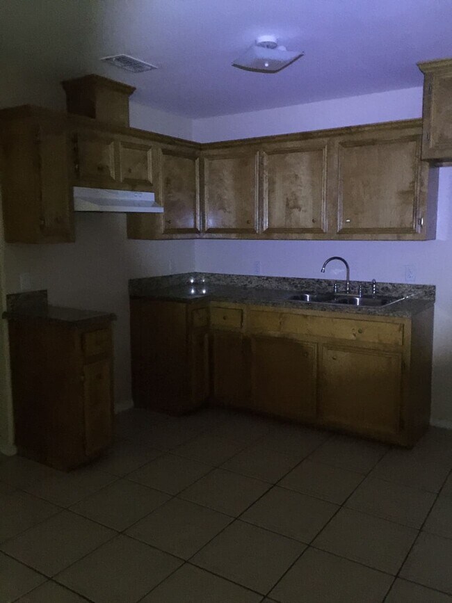 Building Photo - 909 E Jefferson St