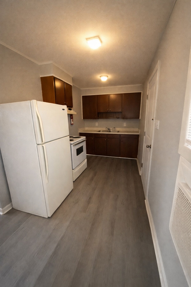 Building Photo - 408 Birchwood Dr