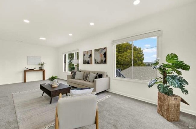 Building Photo - 324 Ohio St