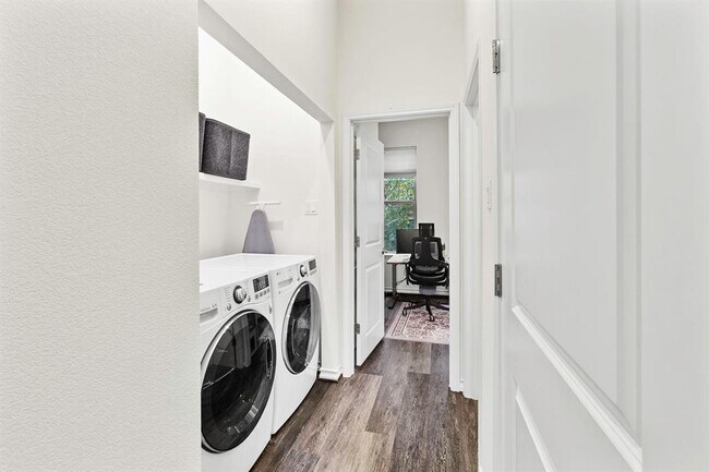 Building Photo - 221 Adams St