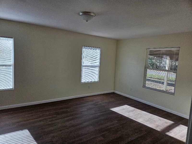 Building Photo - 302 N Main St