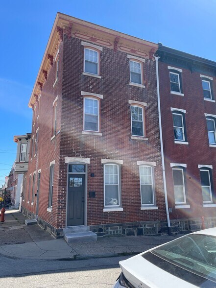 Building Photo - 145 Dupont St