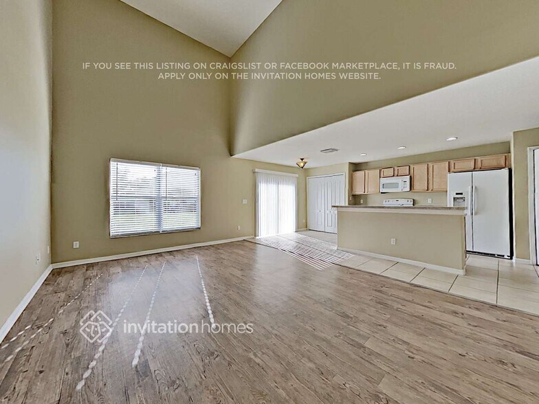 Building Photo - 1579 Tiverton Blvd