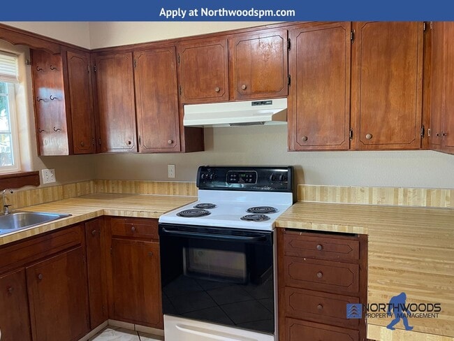 Building Photo - Very Nice 3 Bedroom 1.5 Bath Home-Located ...