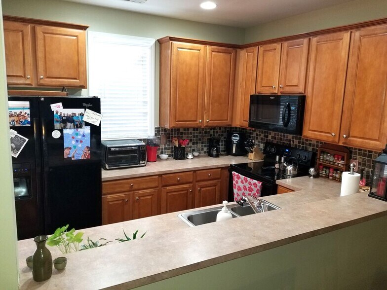 Building Photo - 10338 McGoogan Ln