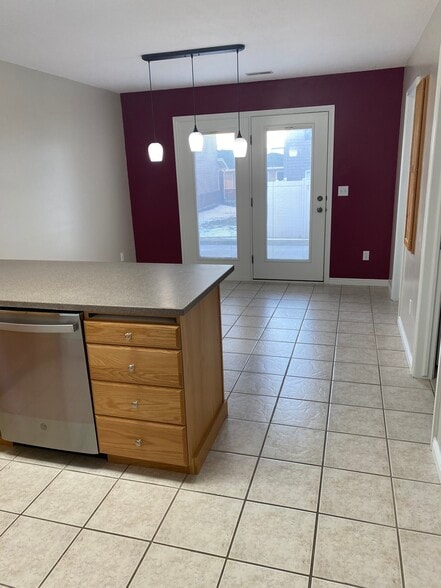 Building Photo - 556 Pheasant Ridge Dr