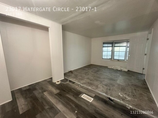 Primary Photo - 23017 Watergate Cir