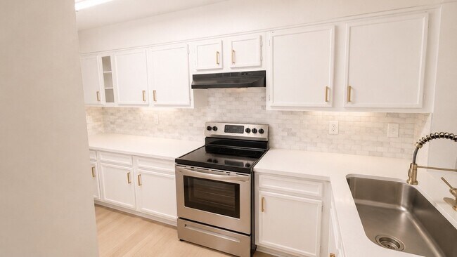 Building Photo - 11550 Chimney Rock Rd