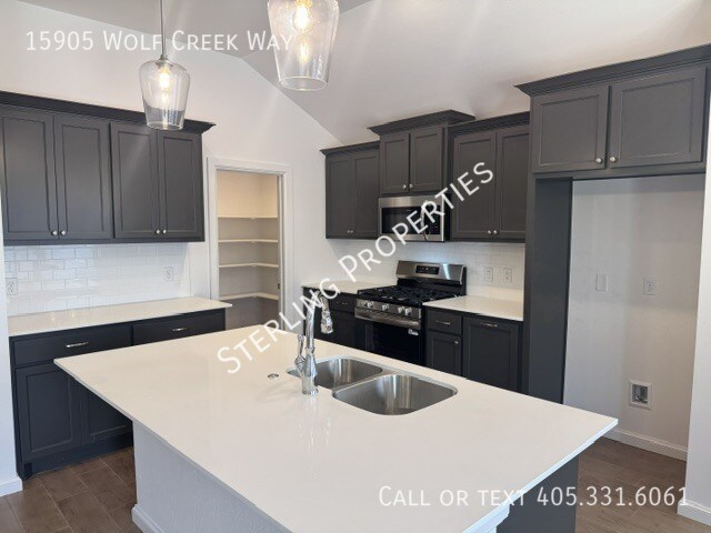 Building Photo - 15905 Wolf Crk Wy