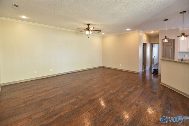 Building Photo - 101 Bridle Trce Ln