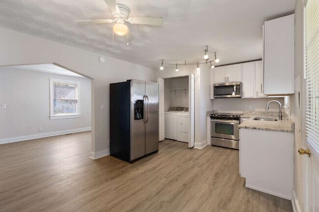 Building Photo - Welcome to So No