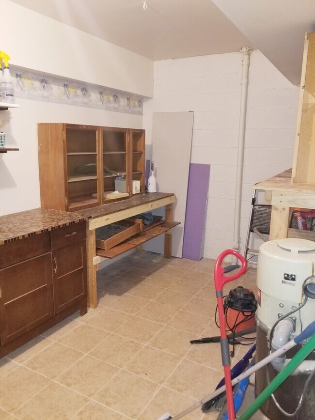 Building Photo - A spacious 3-Bedroom 1.5-Bathroom 3 Story ...