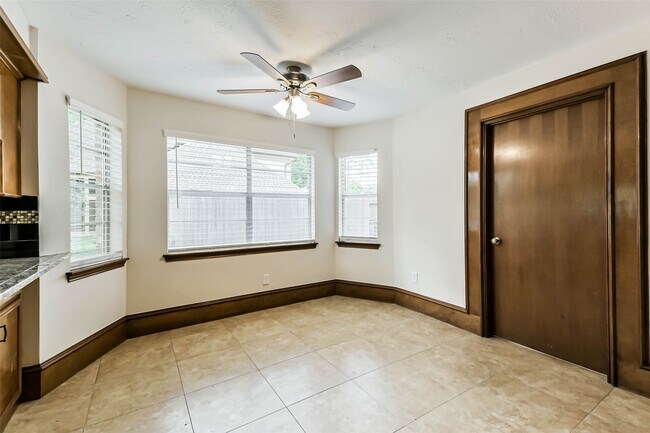 Building Photo - 12910 Ivyforest Dr