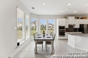 Building Photo - 462 Vamanos