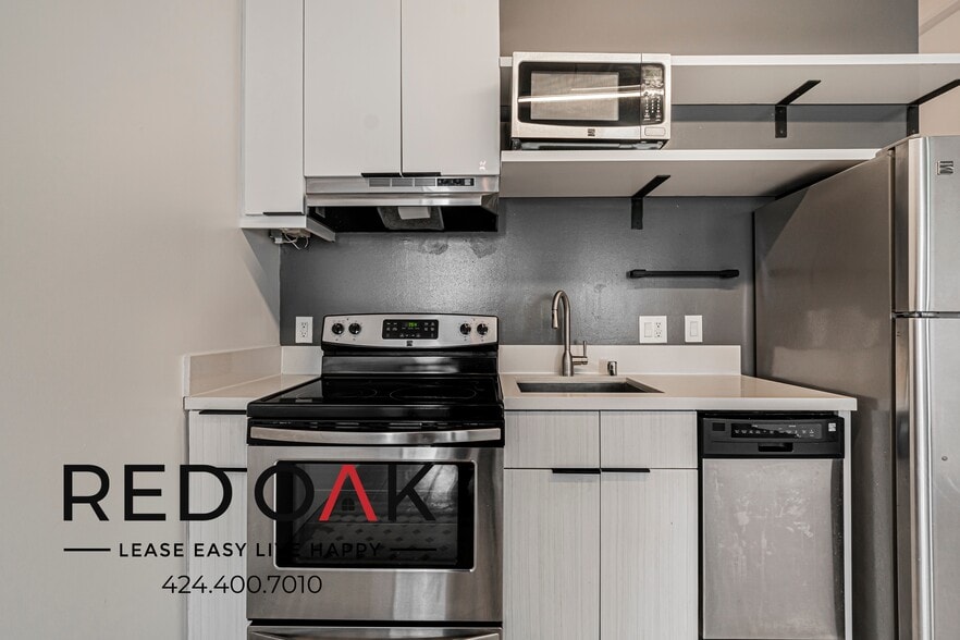 Building Photo - 430 S Broadway