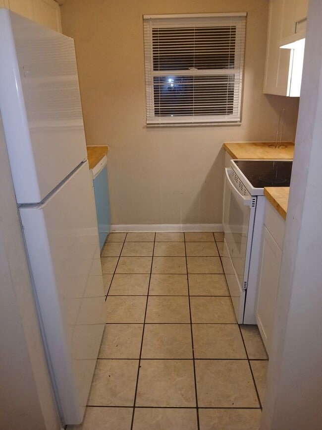 Building Photo - 1721 Active