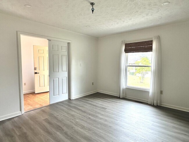 Building Photo - 6604 Kodiak Dr