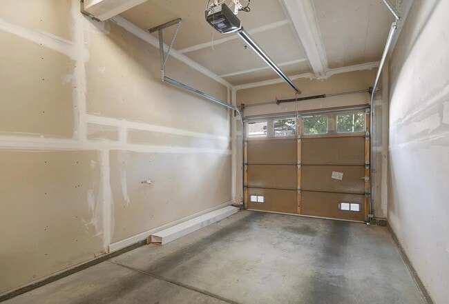 Building Photo - Newly Renovated Unit in Prime Location