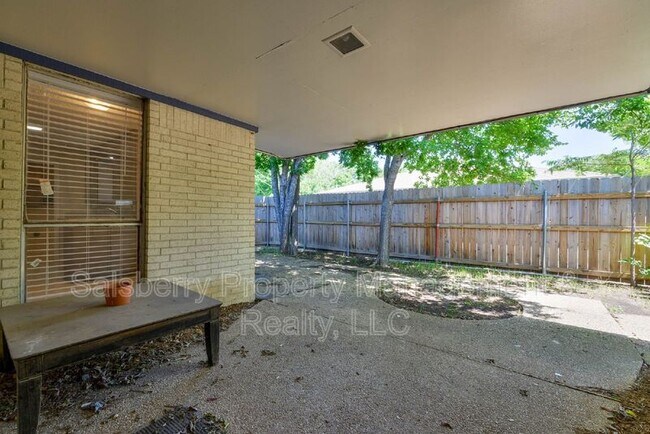 Building Photo - 4915 Westlake Dr