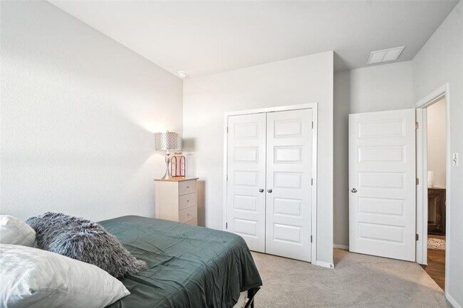 Building Photo - 5525 Sacra Cv