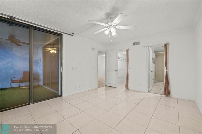 Building Photo - 110 Lake Emerald Dr