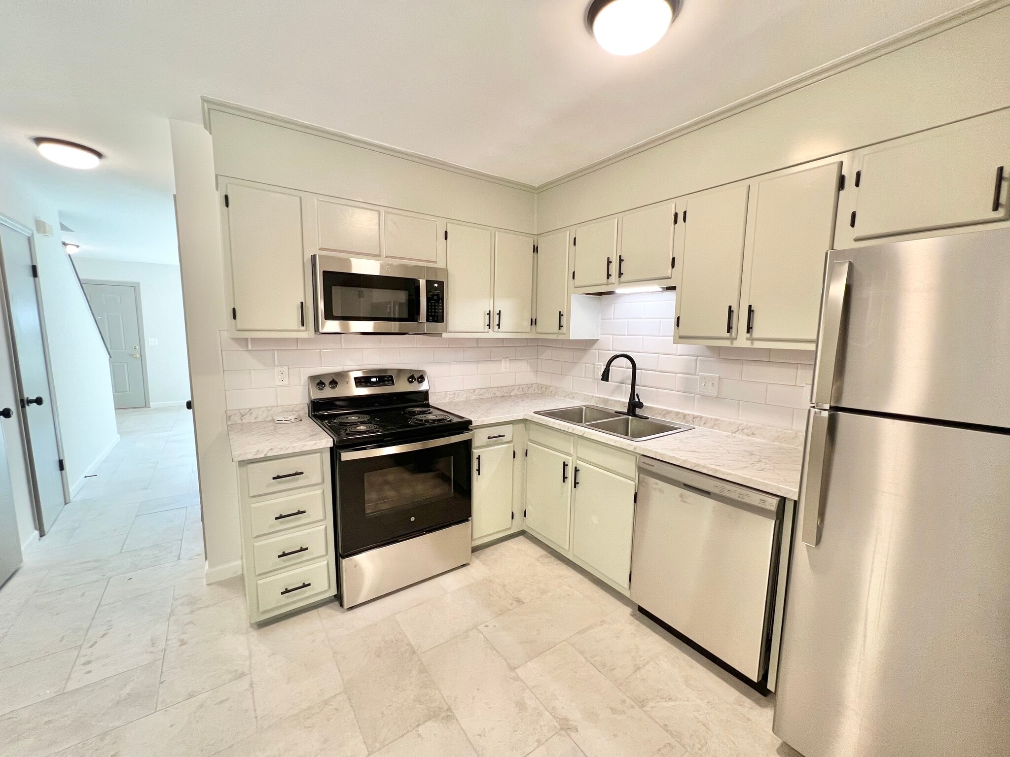 Kitchen - 266 Fleming Rd